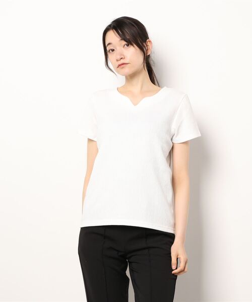 Samansa Mos2 blue(サマンサモスモスブルー)の「キーネックリブTシャツ(Tシャツ/カットソー・レディース・ブラック/オフホワイト/クリーム・フリ-)」の2枚目の写真