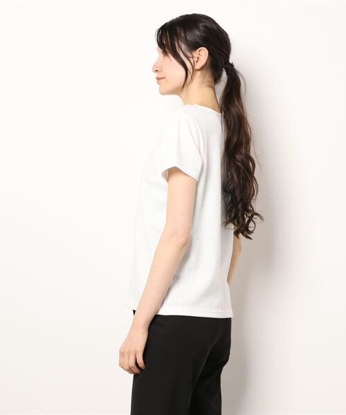 Samansa Mos2 blue(サマンサモスモスブルー)の「キーネックリブTシャツ(Tシャツ/カットソー・レディース・ブラック/オフホワイト/クリーム・フリ-)」の4枚目の写真