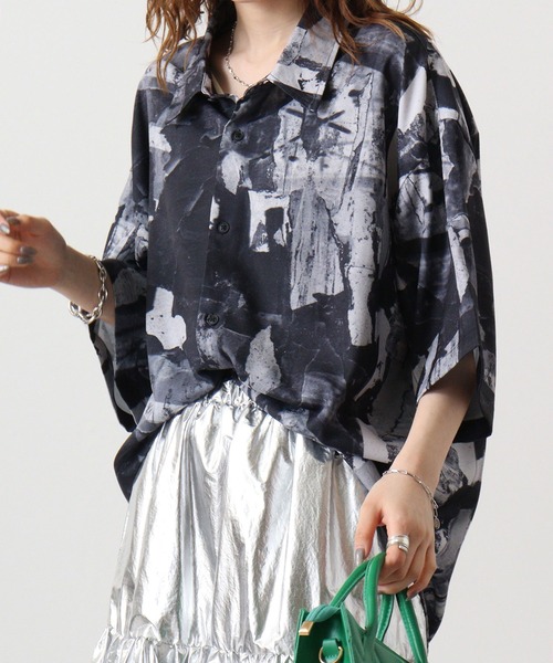 CIAO（チャオ）の「ciao 半袖 とろみレトロシャツ（シャツ/ブラウス・メンズ・ブラック系その他6/ブラック系その他5/ブラック系その他4/ブルー/ホワイト/ブルー系その他/ブラック系その他3/ホワイト系その他3/ホワイト系その他/グレー/キャメル/ダークブラウン/ブラウン系その他2/ブラウン系その他/ブラック系その他/グレー系その他/ブラウン/イエロー/ブラウン系その他3/ベージュ/グレー系その他2/ブルー系その他2/ネイビー/グリーン/ライトグレー/ブラック系その他7/ブラック系その他2/ホワイト系その他2/ブラック/パープル/ブラウン系その他4/ブルー系その他3/グレー系その他4/ホワイト系その他4/グリーン系その他/ベージュ系その他/グレー系その他3/ブラック系1/ブルー系その他4・L/M）」の15枚目の写真