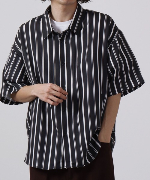 CIAO（チャオ）の「ciao 半袖 とろみレトロシャツ（シャツ/ブラウス・メンズ・ブラック系その他6/ブラック系その他5/ブラック系その他4/ブルー/ホワイト/ブルー系その他/ブラック系その他3/ホワイト系その他3/ホワイト系その他/グレー/キャメル/ダークブラウン/ブラウン系その他2/ブラウン系その他/ブラック系その他/グレー系その他/ブラウン/イエロー/ブラウン系その他3/ベージュ/グレー系その他2/ブルー系その他2/ネイビー/グリーン/ライトグレー/ブラック系その他7/ブラック系その他2/ホワイト系その他2/ブラック/パープル/ブラウン系その他4/ブルー系その他3/グレー系その他4/ホワイト系その他4/グリーン系その他/ベージュ系その他/グレー系その他3/ブラック系1/ブルー系その他4・L/M）」の14枚目の写真