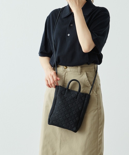Daily russet(デイリー ラシット)の「ネオプレン2wayミニショッパーバッグ(ショルダーバッグ・レディース・ブラック/グレー/ブラウン・FREE)」の7枚目の写真