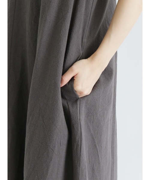 Samansa Mos2（サマンサ モスモス）の「深Vネックノースリワンピース（ワンピース・レディース・オフホワイト/ブルー/グリーン/チャコール・ﾌﾘ-）」の13枚目の写真