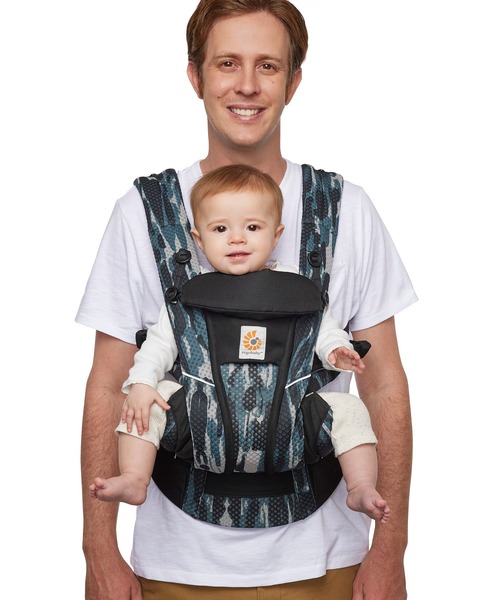 Ergobaby(エルゴベビー)の「エルゴベビー・ベビーキャリア OMNI Breeze(オムニ ブリーズ)(抱っこ紐/ベルトカバー/スリング・キッズ・ミックスグレー/ブラック×ブルー・ONE SIZE)」の6枚目の写真