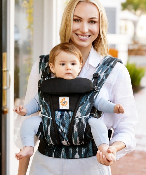 Ergobaby(エルゴベビー)の「エルゴベビー・ベビーキャリア OMNI Breeze(オムニ ブリーズ)(抱っこ紐/ベルトカバー/スリング・キッズ・ミックスグレー/ブラック×ブルー・ONE SIZE)」の8枚目の写真