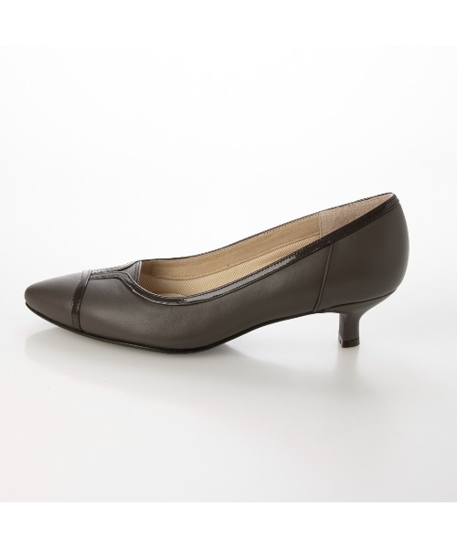 Riz raffinee(リズラフィーネ)の「切替えデザインポインテッドトゥパンプス(パンプス・レディース・グレー/ブラック・23cm/23.5cm/22.5cm/24cm/24.5cm)」の5枚目の写真