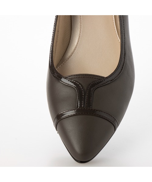 Riz raffinee(リズラフィーネ)の「切替えデザインポインテッドトゥパンプス(パンプス・レディース・グレー/ブラック・23cm/23.5cm/22.5cm/24cm/24.5cm)」の10枚目の写真