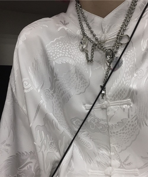 SEN TOKYO(セントーキョー)の「一枚で主役な上級見え。サテンタッチ チャイナデザインシャツ 長袖(シャツ/ブラウス・レディース・ホワイト/ブラック・M/L/XL)」の11枚目の写真