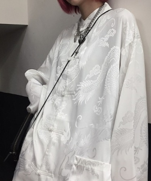 一枚で主役な上級見え。サテンタッチ チャイナデザインシャツ 長袖