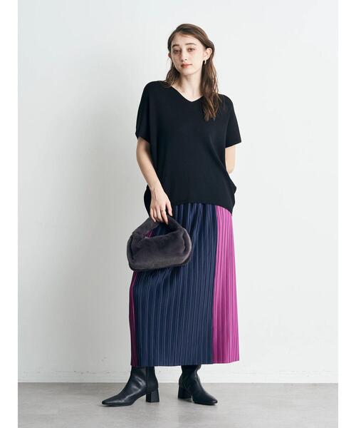 YECCA VECCA（イェッカヴェッカ）の「Vネックドルマンニット（ニット