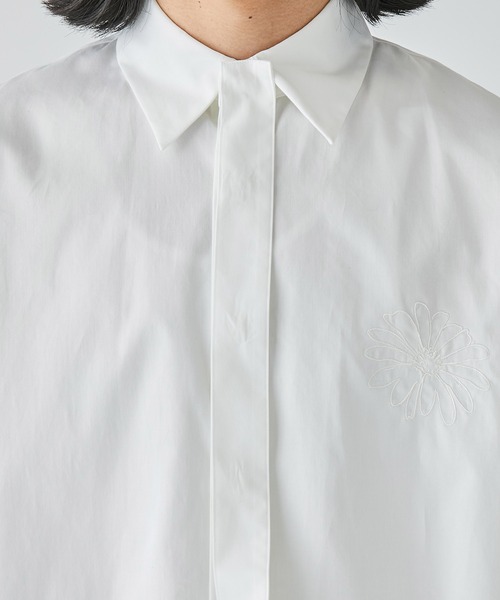 LiNoH（リノー）の「FLOWER EMBROIDERY L/S OVER SHIRT（シャツ/ブラウス・メンズ・ホワイト/ストライプ・1/2）」の7枚目の写真