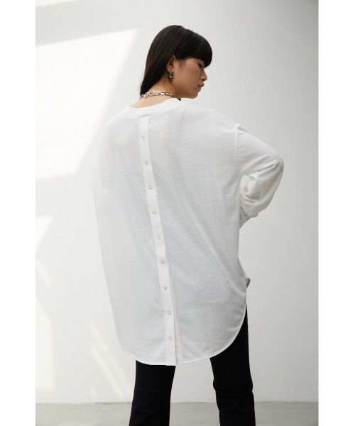 AZUL by moussy(アズールバイマウジー)の「BACK BUTTON LONG T/バックボタンロングTシャツ(Tシャツ/カットソー・レディース・ブラック/オフホワイト/ホワイト系その他・SMALL/MEDIUM)」の22枚目の写真