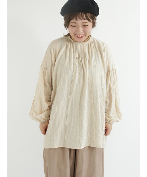 Samansa Mos2（サマンサ モスモス）の「ボリューム袖チュニックブラウス（シャツ/ブラウス・レディース・キナリ/チャコール/ボルドー・ﾌﾘ-）」の2枚目の写真