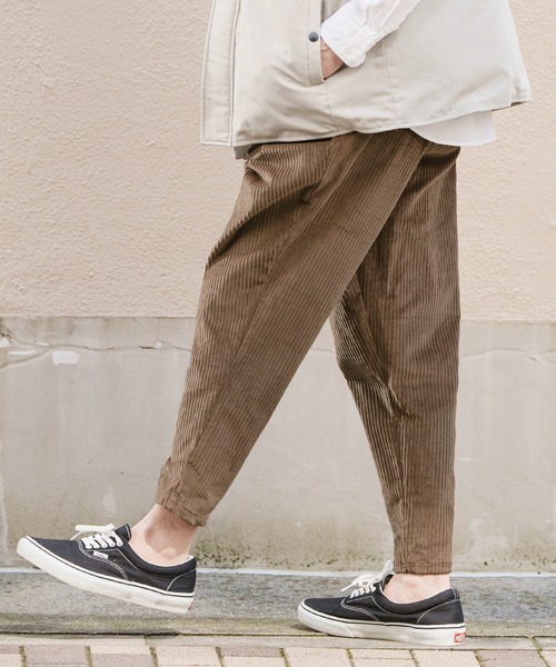 CAMBIO(カンビオ)の「mp10565- Wide Wale Corduroy Stretch Soft Sarrouel Tapered Pants テーパードパンツ(その他パンツ・メンズ・ブラック/アイボリー/モカ・L/M/S)」の3枚目の写真