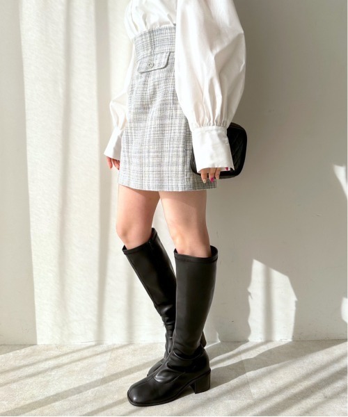 OLIVE des OLIVE(オリーブデオリーブ)の「ビジューボタンタイトミニスカート(スカート・レディース・オフホワイト/チャコールグレー/サックスブルー/ブラック・FREE)」の7枚目の写真