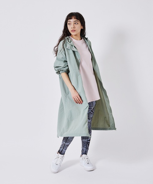 NERGY（ナージー）の「【軽量】ウエストギャザーフード付きロングコート（ナイロンジャケット・レディース・ブラック/ベージュ/グリーン・M）」の3枚目の写真