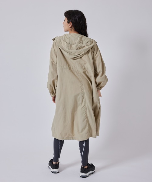NERGY（ナージー）の「【軽量】ウエストギャザーフード付きロングコート（ナイロンジャケット・レディース・ブラック/ベージュ/グリーン・M）」の4枚目の写真