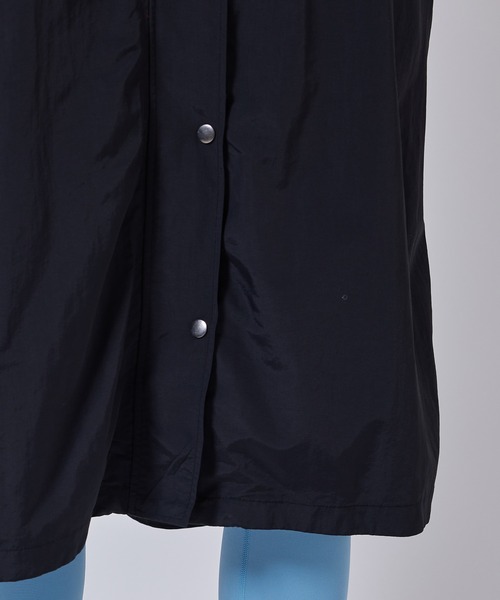 NERGY（ナージー）の「【軽量】ウエストギャザーフード付きロングコート（ナイロンジャケット・レディース・ブラック/ベージュ/グリーン・M）」の21枚目の写真