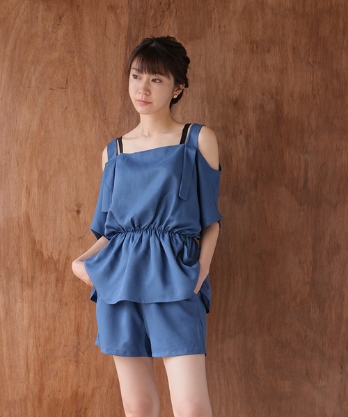 IAMUSE（アイアミューズ）の「オフショルデザインセットアップ/ビーチウェア S0439【IAMUSE】（ラッシュガード・レディース・アイボリー/ブラック/ライトグレー/ブルーグレー・FREE）」の4枚目の写真