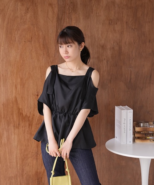 IAMUSE（アイアミューズ）の「オフショルデザインセットアップ/ビーチウェア S0439【IAMUSE】（ラッシュガード・レディース・アイボリー/ブラック/ライトグレー/ブルーグレー・FREE）」の6枚目の写真