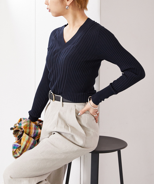 VERMEIL par iena(ヴェルメイユパーイエナ)の「イタリアシ RIB Vネックリブニット(ニット/セーター・レディース・バーガンディー/ブルー系その他/グレー/ネイビー・FREE)」の3枚目の写真