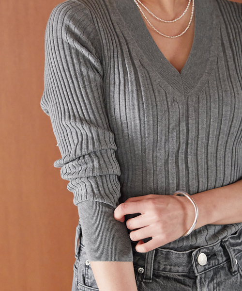 VERMEIL par iena(ヴェルメイユパーイエナ)の「イタリアシ RIB Vネックリブニット(ニット/セーター・レディース・バーガンディー/ブルー系その他/グレー/ネイビー・FREE)」の13枚目の写真