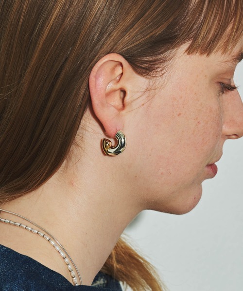 loni（ロニ）の「【金属アレルギー対応】Stem asymmetry hoop pierce/アシンメトリーフープピアス/両耳用（ピアス（両耳用）・レディース・その他・FREE）」の9枚目の写真