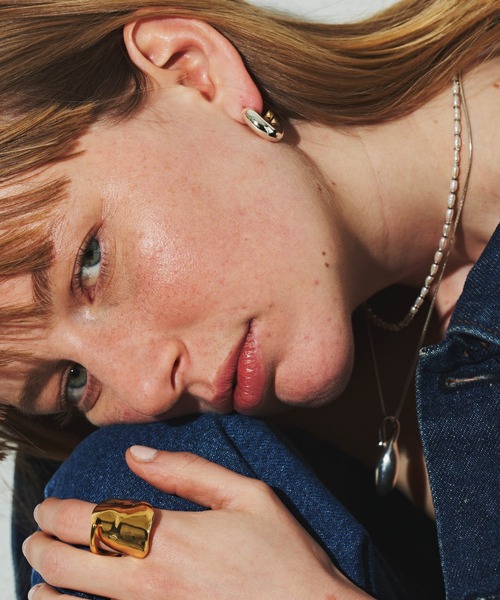 loni（ロニ）の「【金属アレルギー対応】Stem asymmetry hoop pierce/アシンメトリーフープピアス/両耳用（ピアス（両耳用）・レディース・その他・FREE）」の7枚目の写真