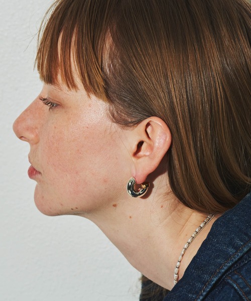 loni（ロニ）の「【金属アレルギー対応】Stem asymmetry hoop pierce/アシンメトリーフープピアス/両耳用（ピアス（両耳用）・レディース・その他・FREE）」の8枚目の写真