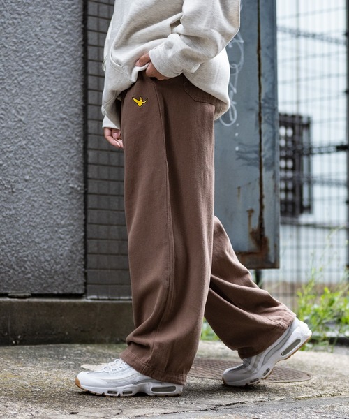 (What it isNt)ART BY MARKGONZALES(ワットイットイズント)の「【h】〔(What it isNT)art by MARKGONZALES〕コットンツイル ワイドスケーターパンツ(チノパンツ・メンズ・ブラック/パープル/オフホワイト/グリーン/チャコールグレー/カーキ/ベージュ・MEDIUM/LARGE/X-LARGE)」の5枚目の写真