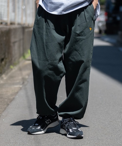 (What it isNt)ART BY MARKGONZALES(ワットイットイズント)の「【h】〔(What it isNT)art by MARKGONZALES〕コットンツイル ワイドスケーターパンツ(チノパンツ・メンズ・ブラック/パープル/オフホワイト/グリーン/チャコールグレー/カーキ/ベージュ・MEDIUM/LARGE/X-LARGE)」の6枚目の写真