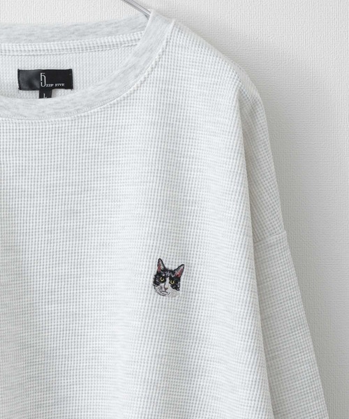 ZIP FIVE（ジップファイブ）の「【ZIP FIVE】【ZIP ZOO】ドライワッフル　クルー＆ヘンリー ビッグシルエット動物ワンポイント長袖Tシャツ　ネコ/キタキツネ（Tシャツ/カットソー・レディース・ブラック/グリーン/アイボリー/チャコール/ホワイト系/ホワイト系1/ホワイト系2/ブラック系/グレー系/アイボリー系/アイボリー系1/アイボリー系2/グリーン系/オートミール・MEDIUM/LARGE）」の11枚目の写真