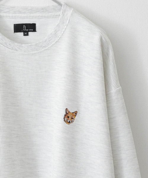ZIP FIVE（ジップファイブ）の「【ZIP FIVE】【ZIP ZOO】ドライワッフル　クルー＆ヘンリー ビッグシルエット動物ワンポイント長袖Tシャツ　ネコ/キタキツネ（Tシャツ/カットソー・レディース・ブラック/グリーン/アイボリー/チャコール/ホワイト系/ホワイト系1/ホワイト系2/ブラック系/グレー系/アイボリー系/アイボリー系1/アイボリー系2/グリーン系/オートミール・MEDIUM/LARGE）」の9枚目の写真