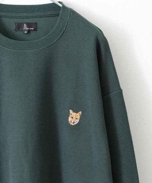 ZIP FIVE（ジップファイブ）の「【ZIP FIVE】【ZIP ZOO】ドライワッフル　クルー＆ヘンリー ビッグシルエット動物ワンポイント長袖Tシャツ　ネコ/キタキツネ（Tシャツ/カットソー・レディース・ブラック/グリーン/アイボリー/チャコール/ホワイト系/ホワイト系1/ホワイト系2/ブラック系/グレー系/アイボリー系/アイボリー系1/アイボリー系2/グリーン系/オートミール・MEDIUM/LARGE）」の13枚目の写真