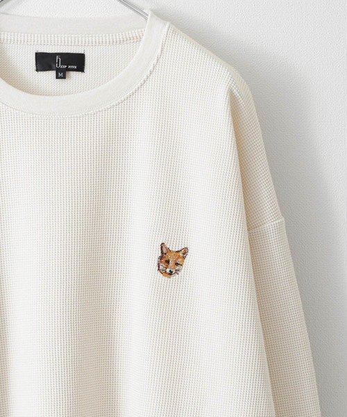 ZIP FIVE（ジップファイブ）の「【ZIP FIVE】【ZIP ZOO】ドライワッフル　クルー＆ヘンリー ビッグシルエット動物ワンポイント長袖Tシャツ　ネコ/キタキツネ（Tシャツ/カットソー・レディース・ブラック/グリーン/アイボリー/チャコール/ホワイト系/ホワイト系1/ホワイト系2/ブラック系/グレー系/アイボリー系/アイボリー系1/アイボリー系2/グリーン系/オートミール・MEDIUM/LARGE）」の2枚目の写真