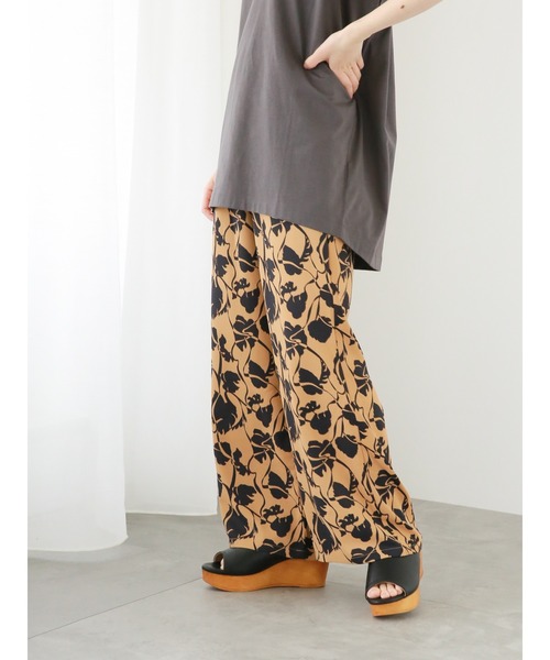 Samansa Mos2 blue（サマンサモスモスブルー）の「リーフ柄イージーパンツ（その他パンツ・レディース・ベージュ系その他/キナリ/ブラック・ﾌﾘ-）」の3枚目の写真