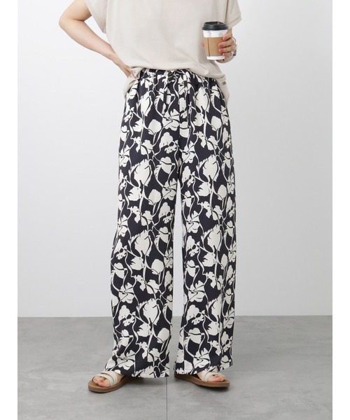 Samansa Mos2 blue（サマンサモスモスブルー）の「リーフ柄イージーパンツ（その他パンツ・レディース・ベージュ系その他/キナリ/ブラック・ﾌﾘ-）」の2枚目の写真