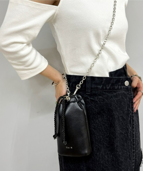 Six M（シックスエム）の「【Six M/シックスエム】ミニ巾着バッグ（ハンドバッグ・レディース・ブラック/シルバー・FREE）」の6枚目の写真