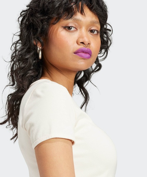 adidas(アディダス)の「エッセンシャルズ リブ Tシャツ / クロップド T シャツ / アディダスオリジナルス adidas Originals(Tシャツ/カットソー・レディース・ホワイト/ブラック・XX-LARGE/LARGE/MEDIUM/SMALL/X-LARGE/X-SMALL)」の6枚目の写真