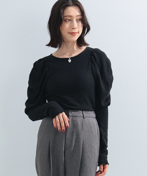 Ray BEAMS（レイビームス）の「Ray BEAMS / シャーリング ジャカード パフスリーブ Tシャツ（Tシャツ/カットソー・レディース・オフホワイト/ブラック/ラベンダー・ONE SIZE）」の2枚目の写真