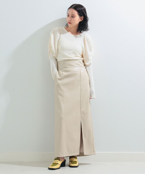 Ray BEAMS（レイビームス）の「Ray BEAMS / シャーリング ジャカード パフスリーブ Tシャツ（Tシャツ/カットソー・レディース・オフホワイト/ブラック/ラベンダー・ONE SIZE）」の4枚目の写真