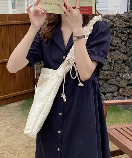 tolene(トレネ)の「フラワー総柄シャーリングショルダーバッグ(ショルダーバッグ・レディース・ホワイト/ピンク・ONE SIZE)」の5枚目の写真