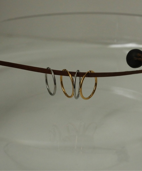 ORLEAN(オルレアン)の「金属アレルギー対応 シンプルフープピアス 20mm 316L(ピアス(両耳用)・レディース・ゴールド/シルバー・フリー)」の9枚目の写真