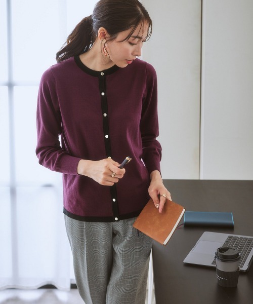 7days Life Styling（セブンデイズライフスタイリング）の「【毛玉になりにくい】洗える配色ニットカーディガン（もちもち綿混）（ニット/セーター・レディース・ブラック/ライトベージュ/杢グレー/プラム/ブルー系・LL/M/L/S）」の21枚目の写真