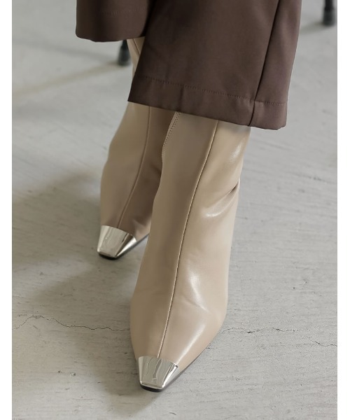 Re:EDIT（リエディ）の「[辻元舞さん着用][2023-24 WINTER COLLECTION][大きいサイズ有]スクエアトゥメタルデザインミドルブーツ（ブーツ・レディース・ベージュ/ブラック・SMALL/XX-LARGE/LARGE/MEDIUM/X-LARGE）」の16枚目の写真