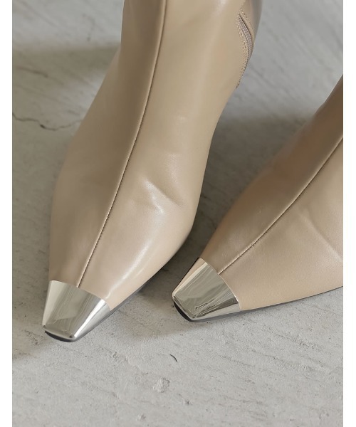 Re:EDIT（リエディ）の「[辻元舞さん着用][2023-24 WINTER COLLECTION][大きいサイズ有]スクエアトゥメタルデザインミドルブーツ（ブーツ・レディース・ベージュ/ブラック・SMALL/XX-LARGE/LARGE/MEDIUM/X-LARGE）」の10枚目の写真