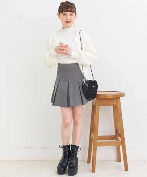 Crea titty&Co. PETIT（クレアティティーアンドコープチ）の「【Crea titty&Co.PETIT 】パール付きニットカーディガン（カーディガン/ボレロ・レディース・ホワイト/ブラック・FREE）」の4枚目の写真