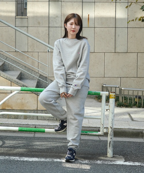 Champion(チャンピオン)の「【CHAMPION/チャンピオン】USAコットン 裏起毛 スウェット トレーナー リサイクルポリエステル サスティナブル ワンポイントロゴ刺繍(スウェット・メンズ・ブラック/ネイビー/杢グレー/オフホワイト/ダークグリーン・LARGE/XX-LARGE/MEDIUM/X-LARGE)」の17枚目の写真