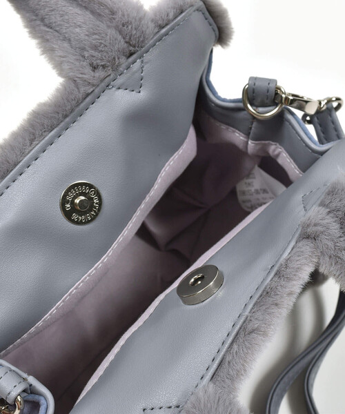 BeBe（ベベ）の「スウェード×ボアバッグ（トートバッグ・キッズ・ブルー/ベージュ・FREE）」の12枚目の写真