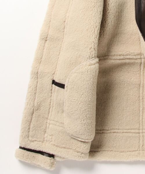 Alpha Industries(アルファインダストリーズ)の「ALPHA/アルファ B-3 FAKE MOUTON JACKET フェイクムートン ミリタリージャケット(ブルゾン・メンズ・ブラック/ブラウン・XL/L/M)」の4枚目の写真