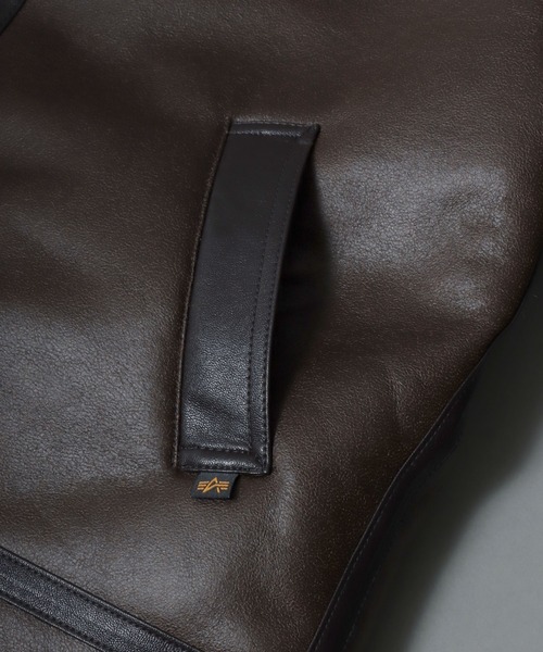 Alpha Industries(アルファインダストリーズ)の「ALPHA/アルファ B-3 FAKE MOUTON JACKET フェイクムートン ミリタリージャケット(ブルゾン・メンズ・ブラック/ブラウン・XL/L/M)」の10枚目の写真